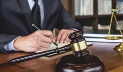 ملف "اغتصاب" المحامية الفرنسية .. خطوة غير متوقعة من الضحية قد تقلب موازين القضية